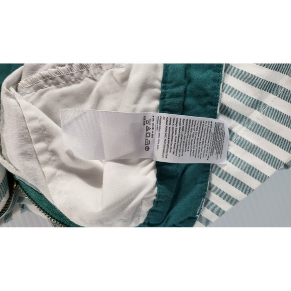 Old Navy Striped Shorts Cuffed Hem Casual Everyday Wear Size 6 - Picture 8 of 8